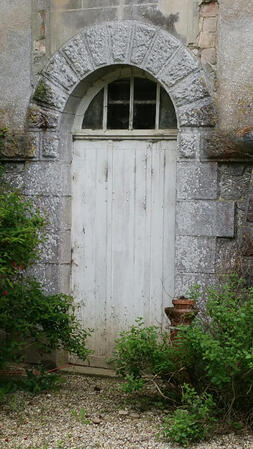 Entrée sur la cave